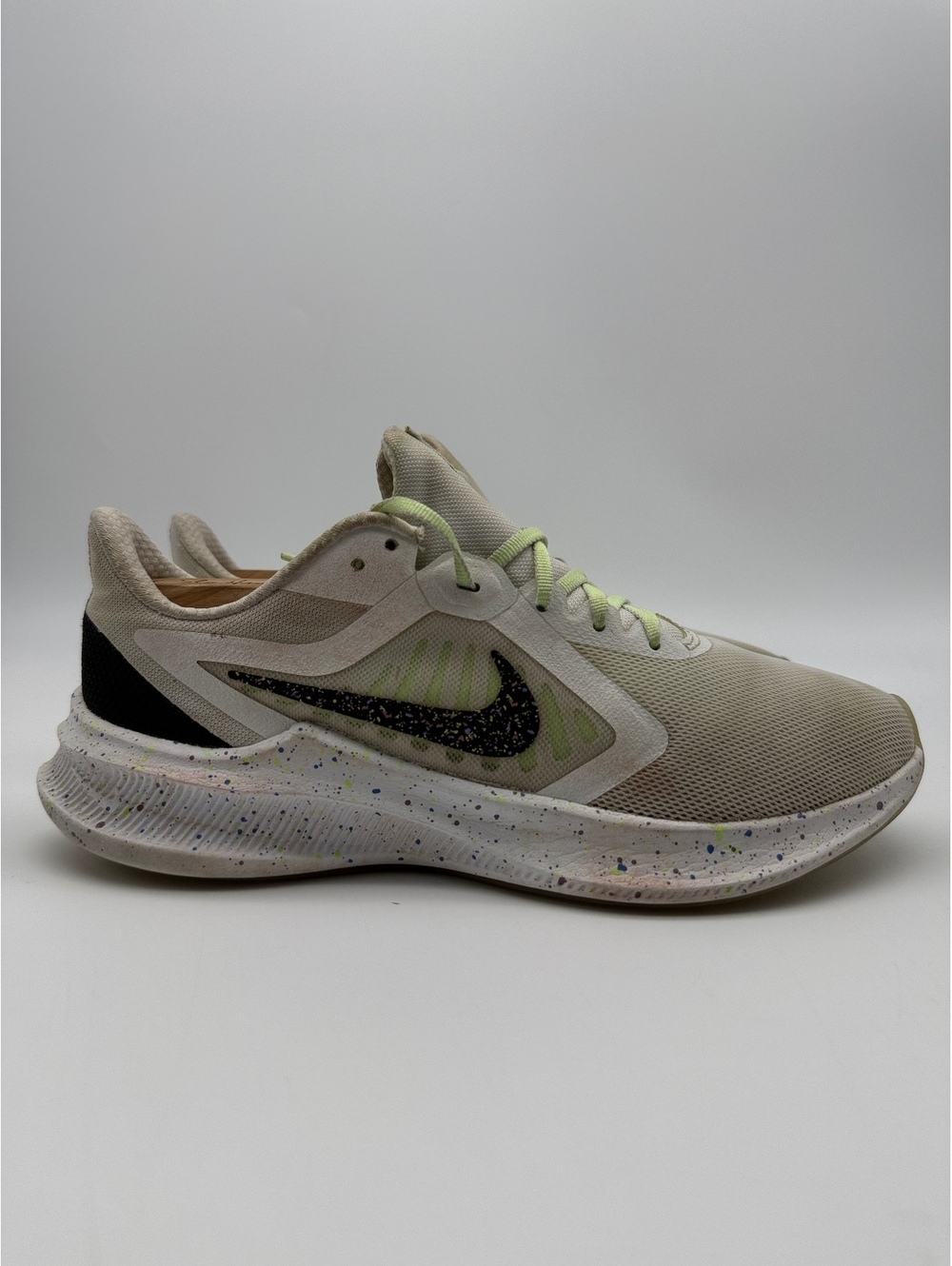 Nike Downshifter 10 SE Women's Running Shoes White Ghost Green Size 8.5